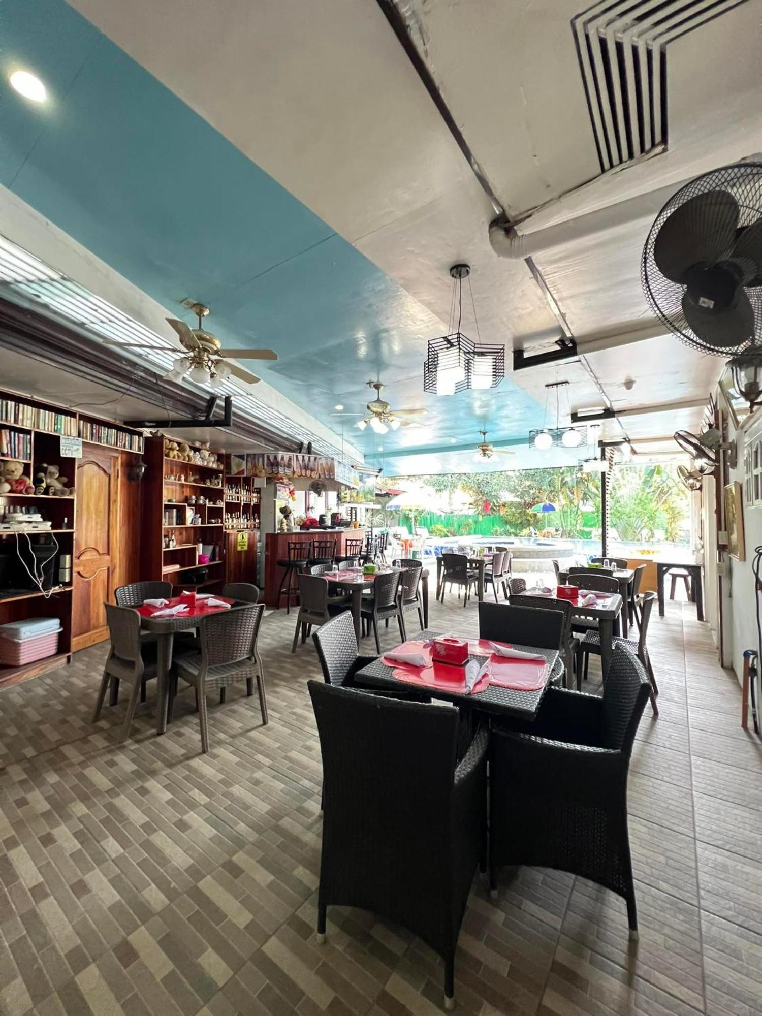 Ice Bear Bar & Tourist Inn Dauis Exterior foto