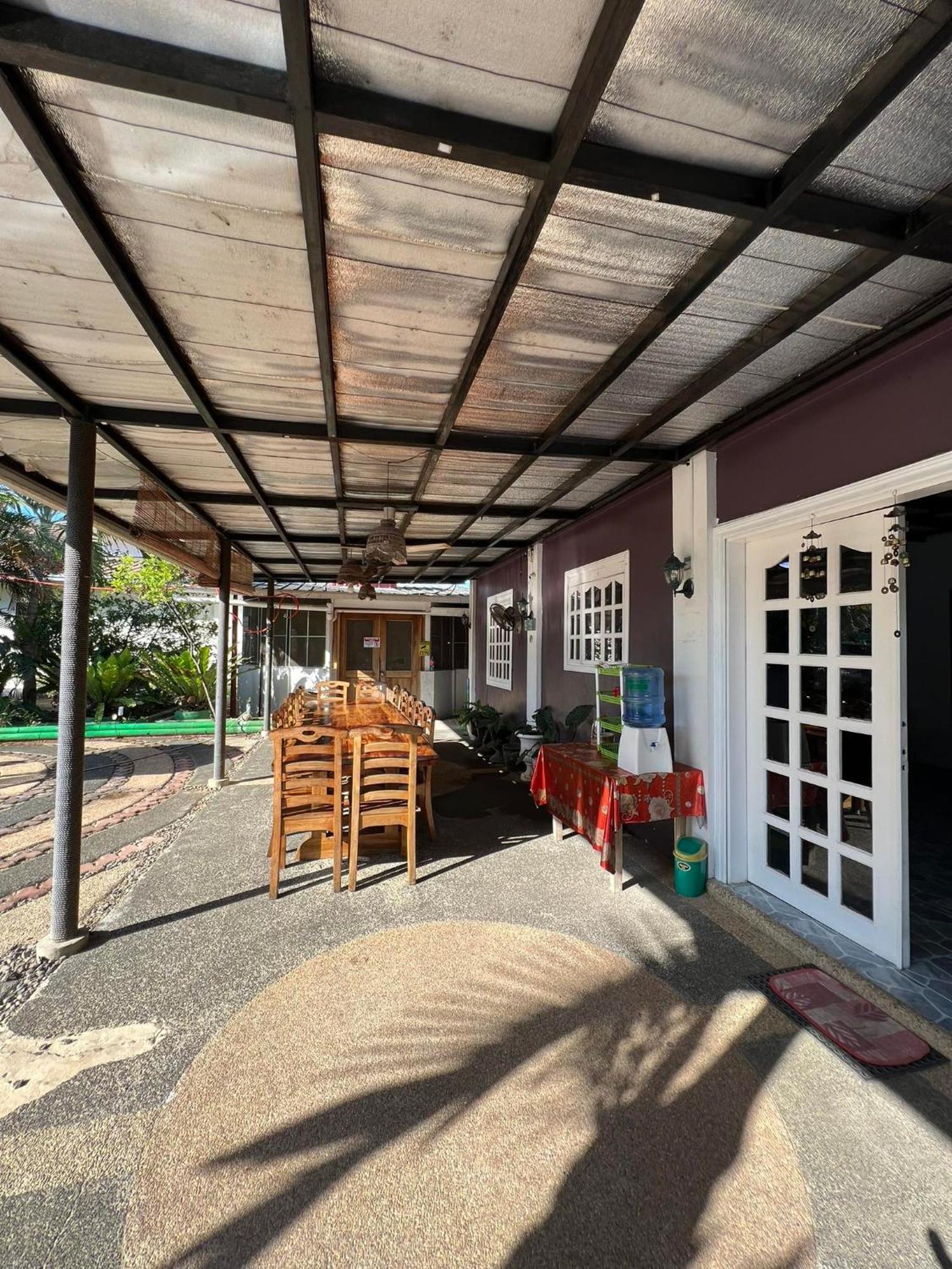 Ice Bear Bar & Tourist Inn Dauis Exterior foto