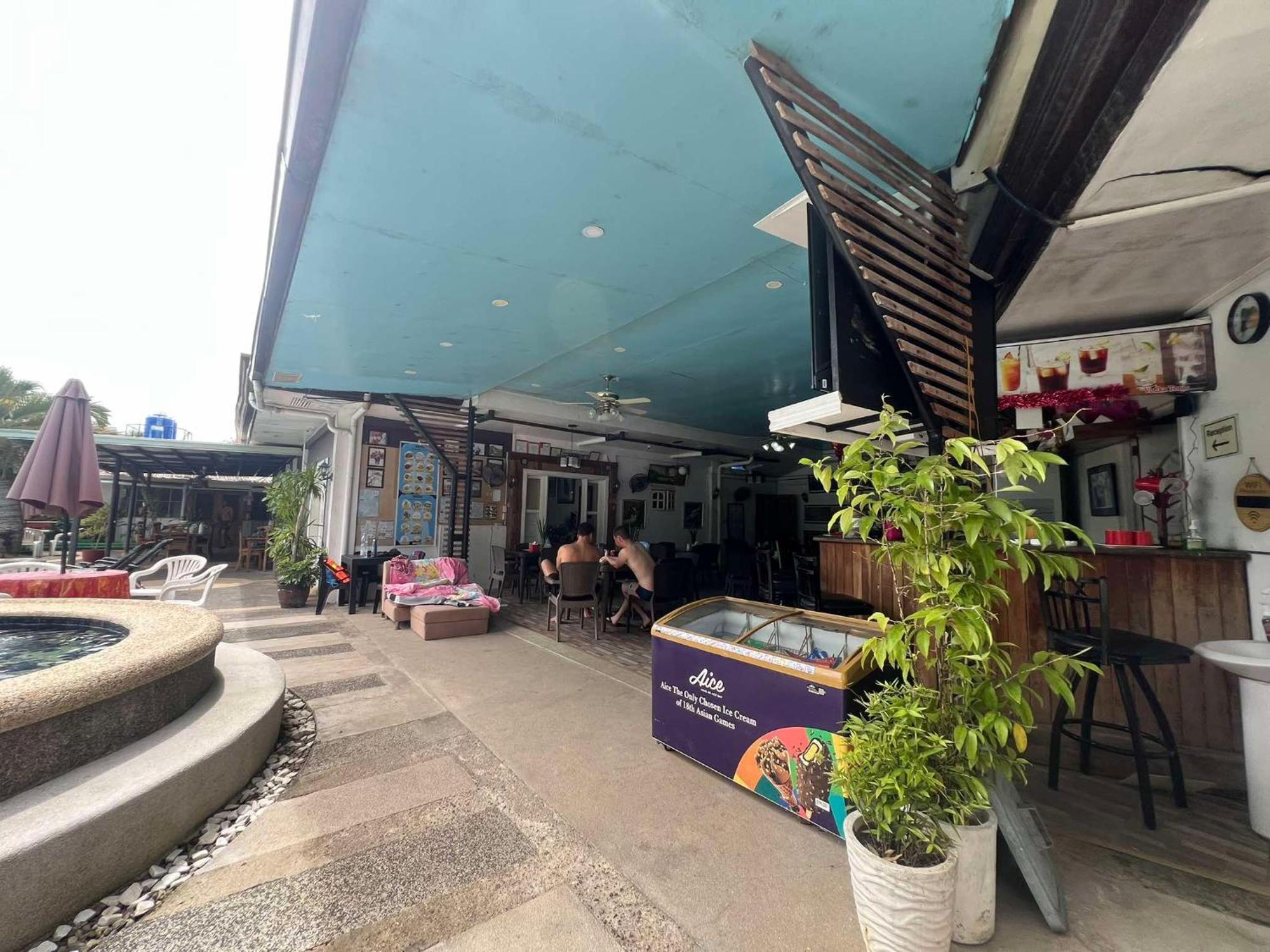 Ice Bear Bar & Tourist Inn Dauis Exterior foto